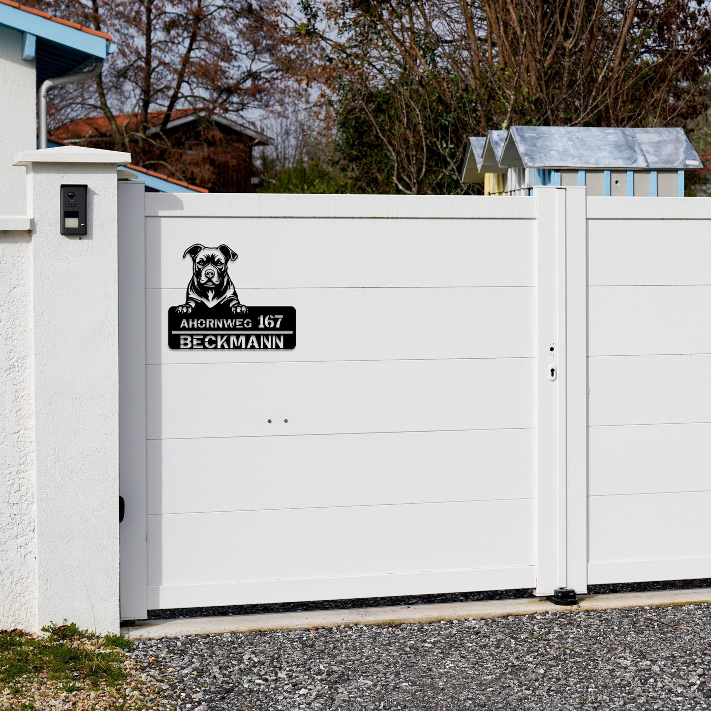 Stahlschild mit Pitbull Hausnummern und Name