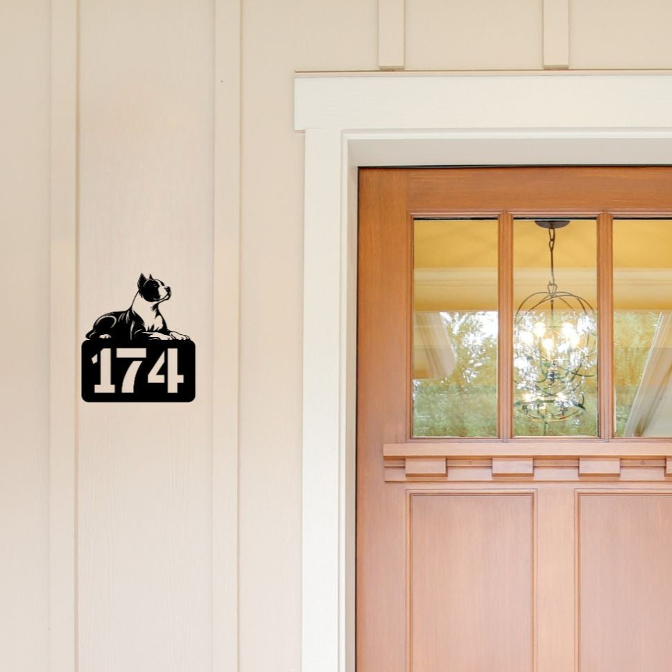 Individuelle Hausnummer mit American Stafford